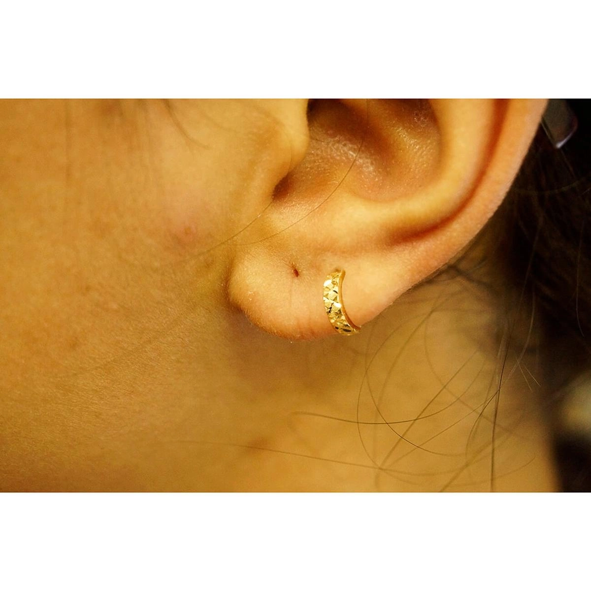 Brinco Argola Redonda Trabalhada Fosca 0.80 gramas Ouro 18k