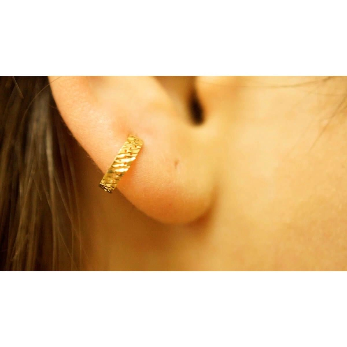 Brinco Ouro 18k Argola Trava Diamantado Segundo Furo 0.80 Gramas