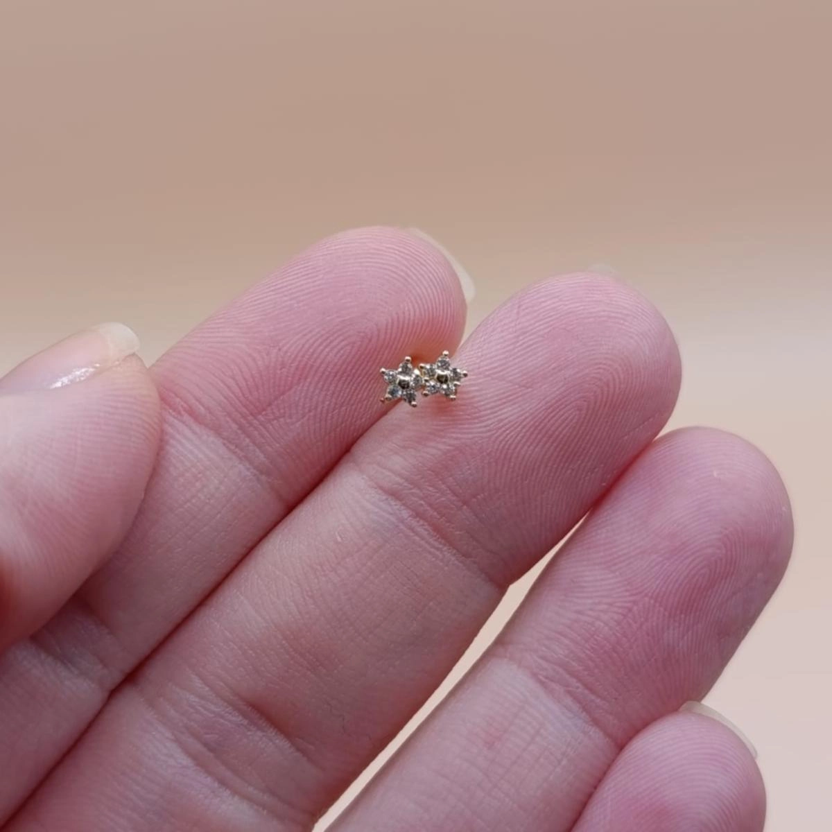 Piercing Ouro 18k Tragus Flor C/ Zircônia 6mm Piercing Ouro 18k Tragus Flor C/ Zircônia 6mm