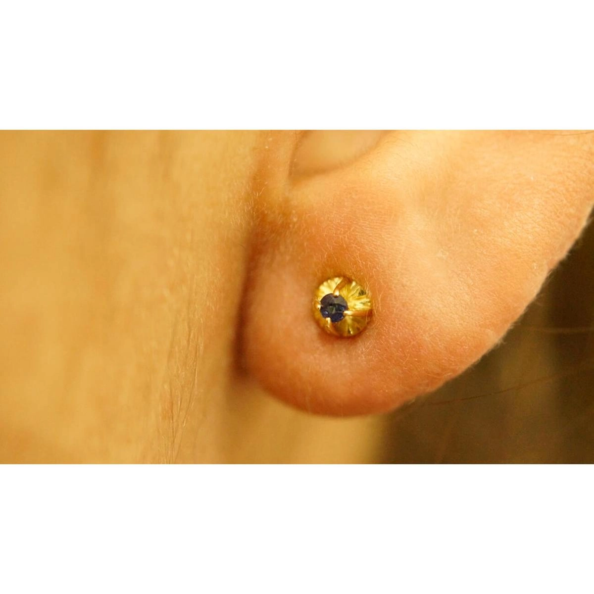 Brinco Ouro 18k C/ Safira 6.0 Pontos 0.85 gramas