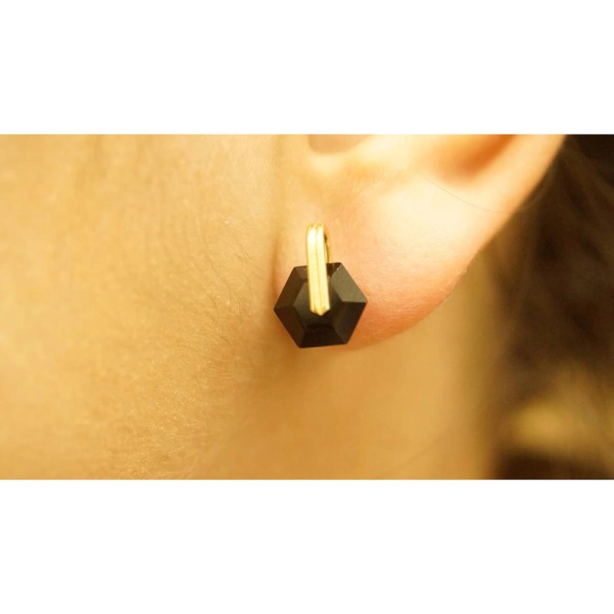 Brinco Ouro 18k Sextavado Preto 1.80 Gramas
