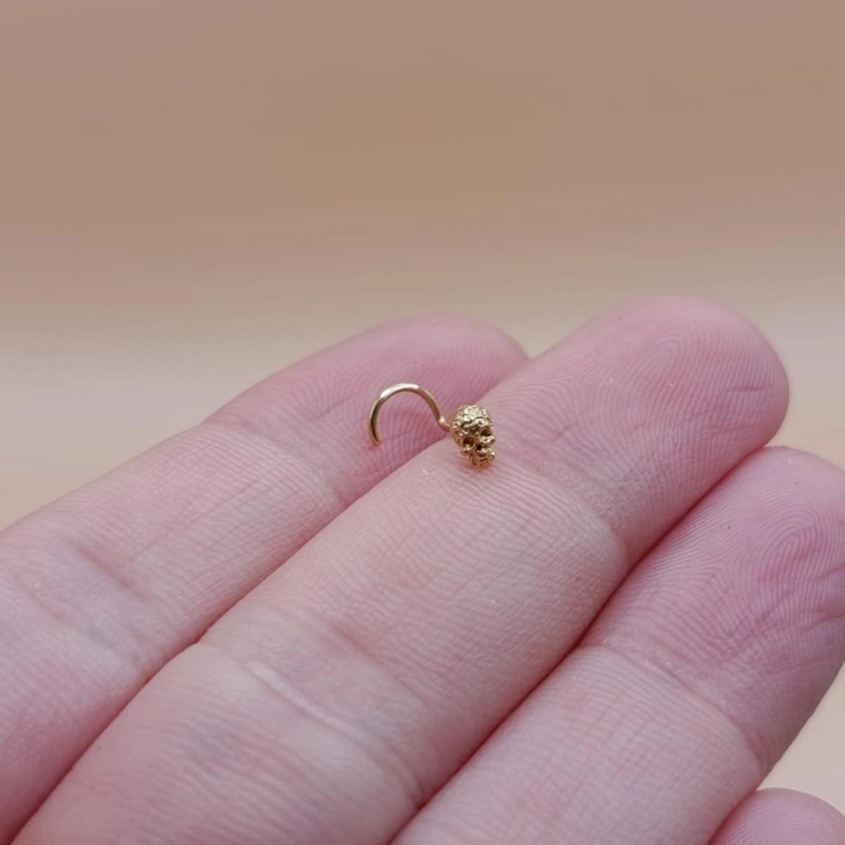 Piercing Nariz Ouro 18k Caveira 4.30mm