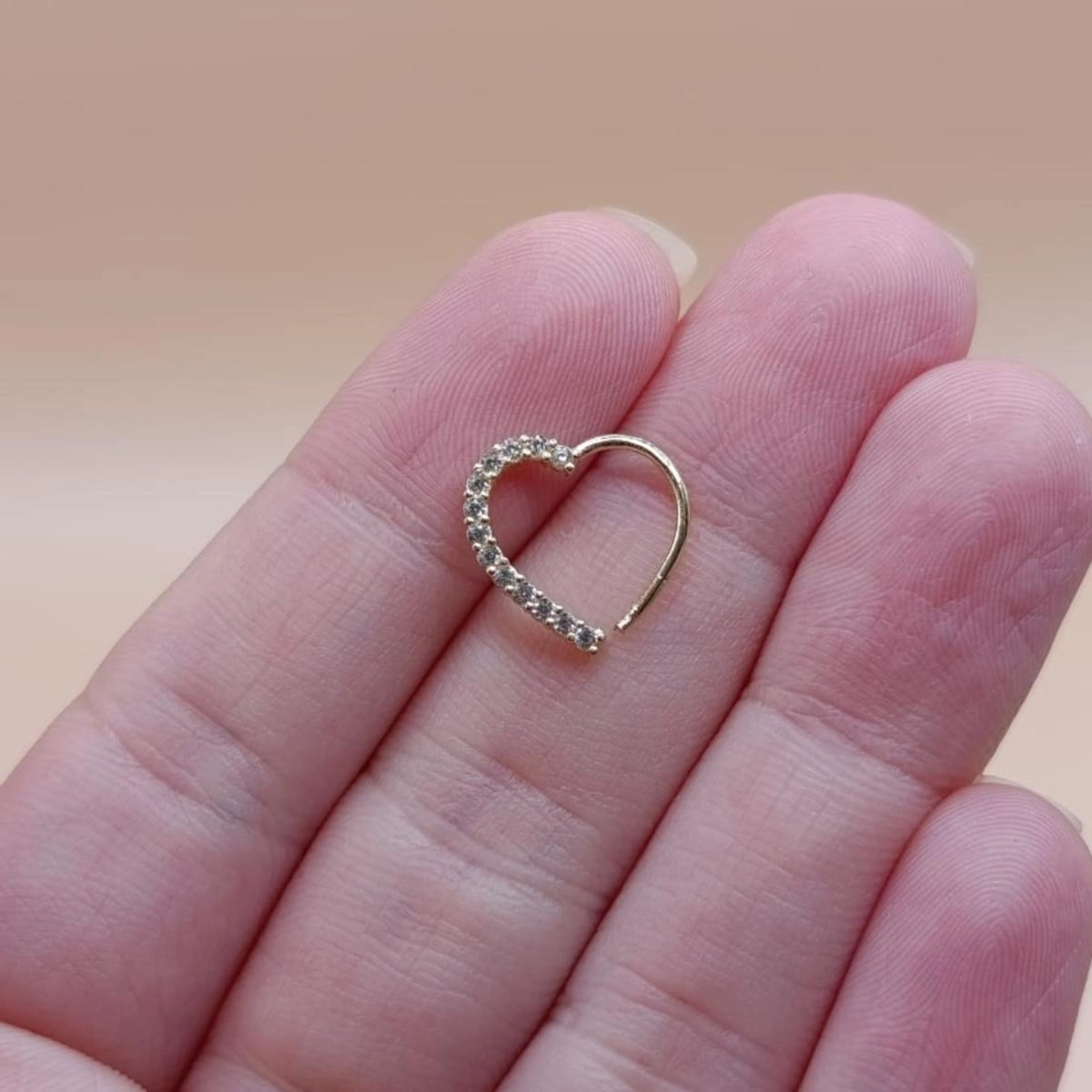 Piercing Ouro 18k Daith Coração C/Zircônias Lado Direito 12.50mm